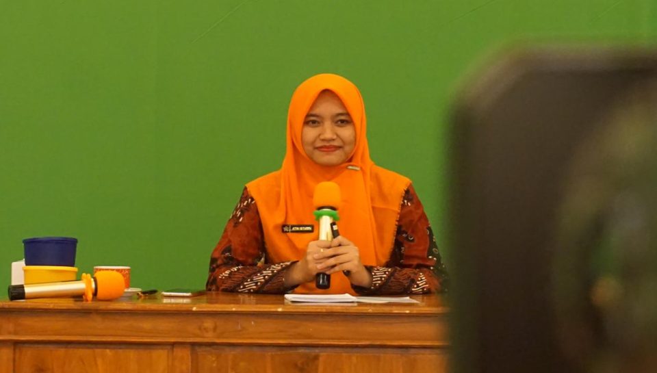Atin Istiarni, M.IP
