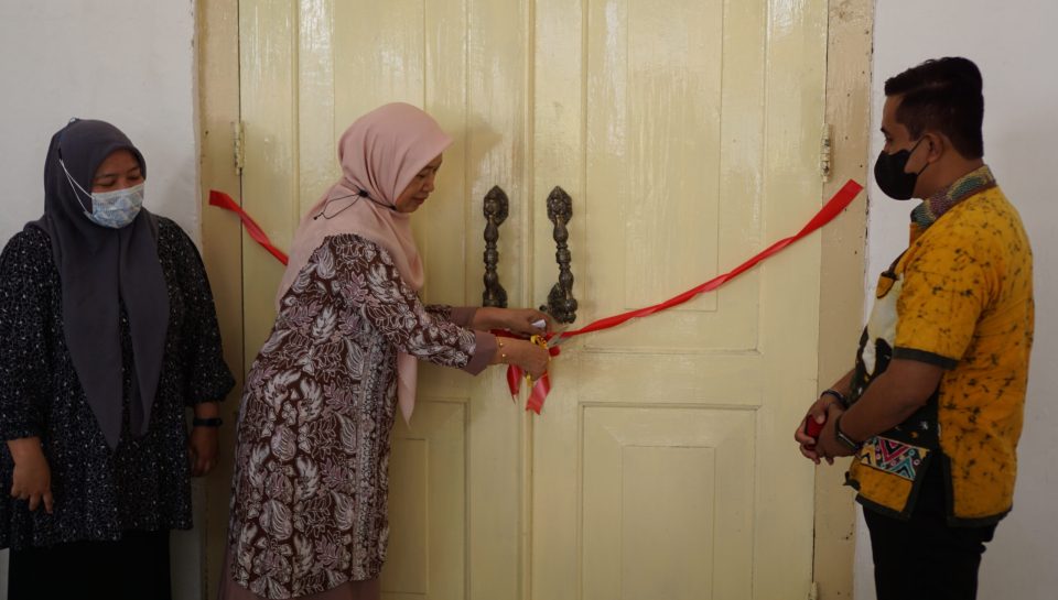 Prof Purwati didampingi kaprodi ilkom
