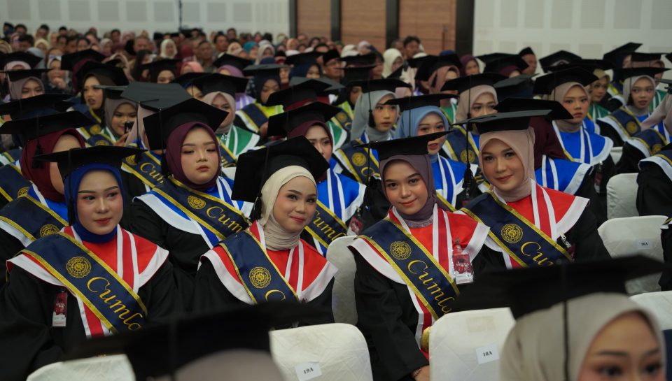 wisudawan UNIMMA