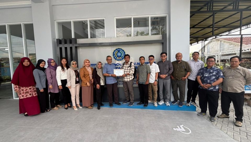 Prof Muji UNIMMA dengan peserta pelatihan