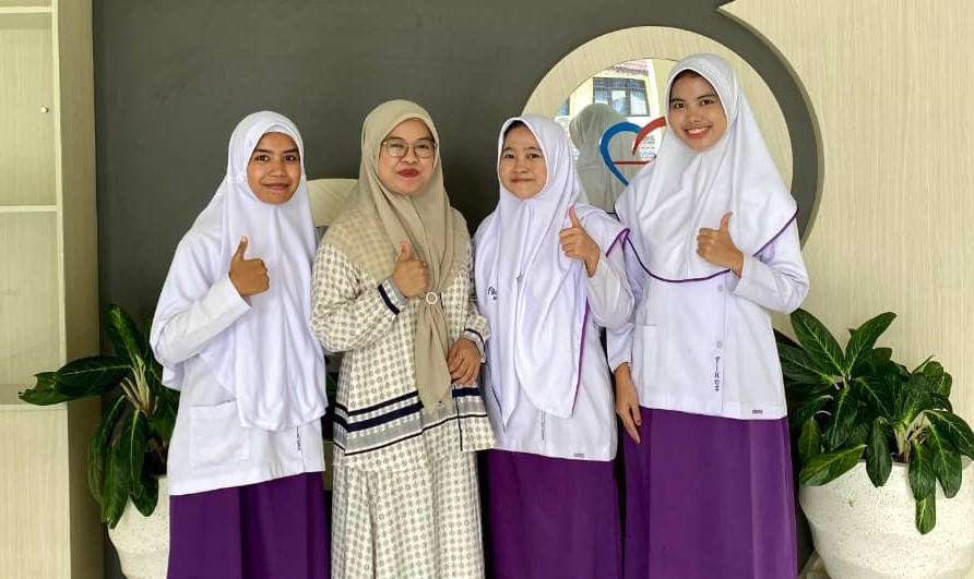 Tim mahasiswa UNIMMA bersama dosen pembimbing