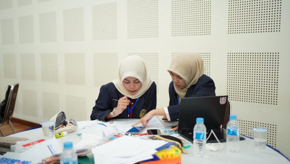 mahasiswa UNIMMA lomba poster